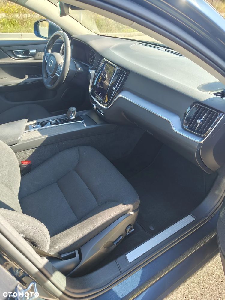 Volvo V60 B3 B DKG Momentum - 13