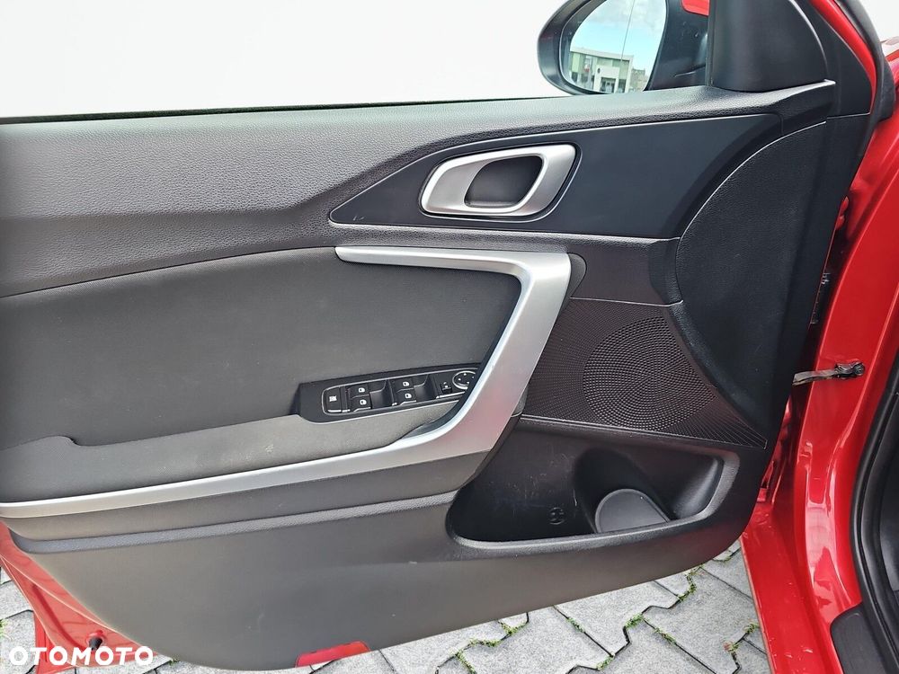 Kia Ceed - 9
