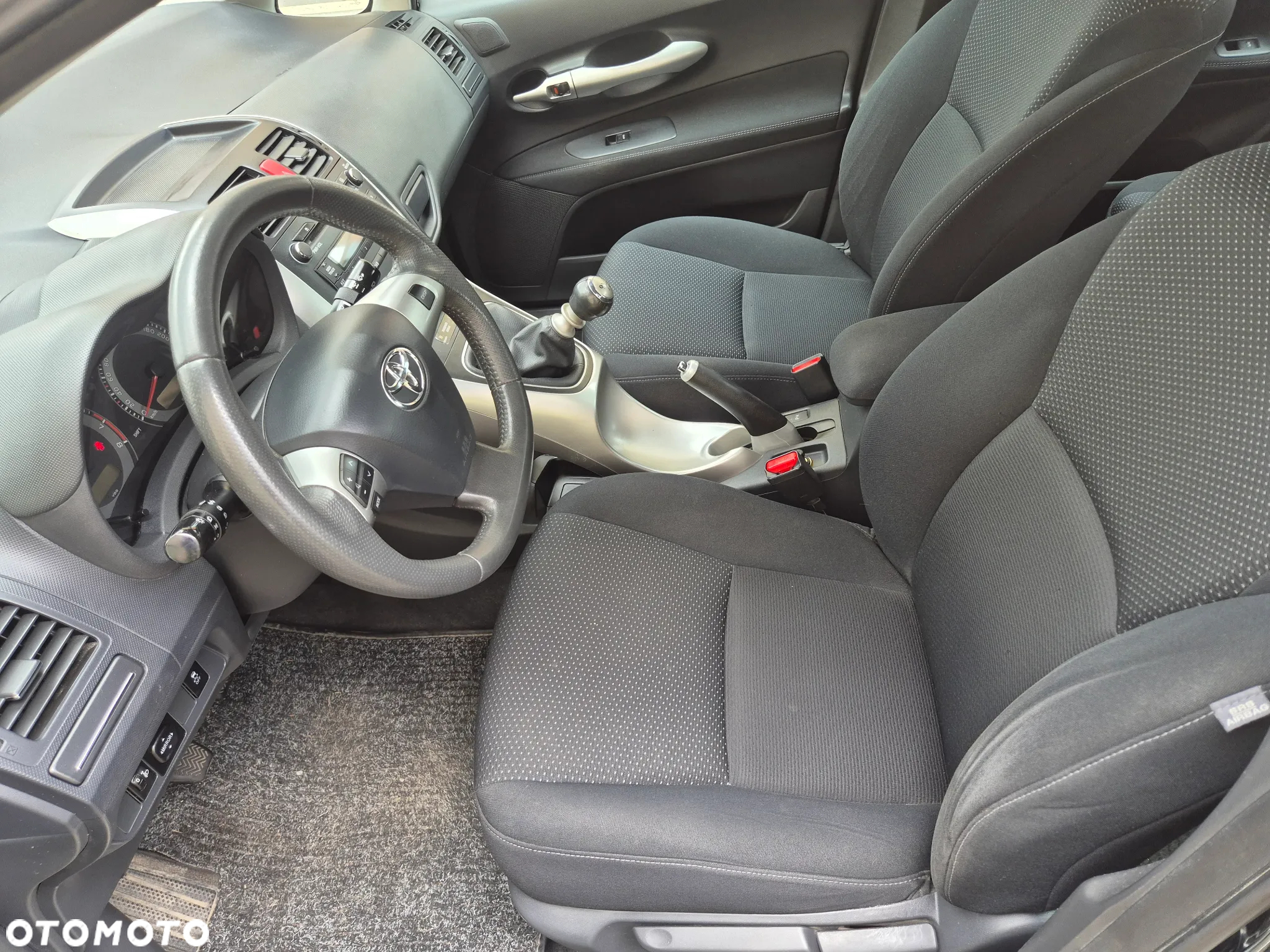 Toyota Auris 1.6 Executive - 31