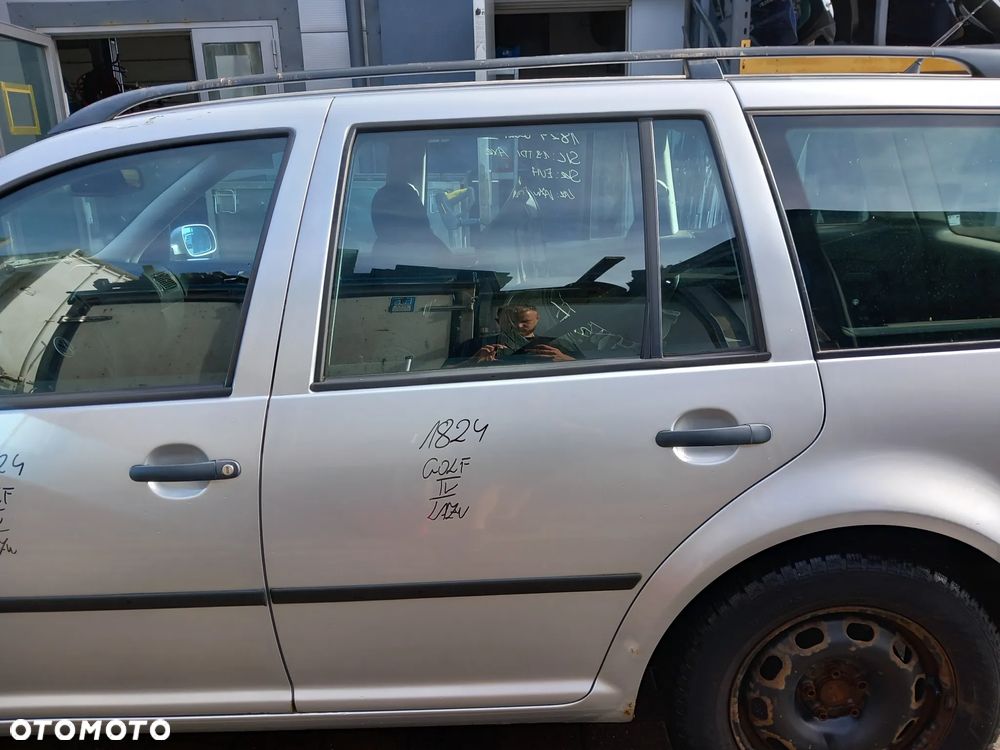 VW GOLF IV DRZWI LEWE TYLNE LEWY TYŁ KOMBI KOLOR: LA7W - 1
