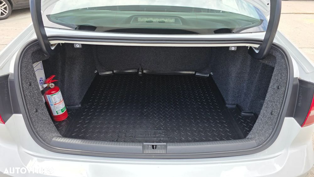 Volkswagen Jetta 1.2 TSI Comfortline - 28