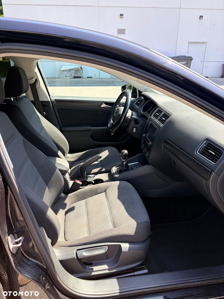 Volkswagen Jetta 1.4 TSI BMT Trendline - 12