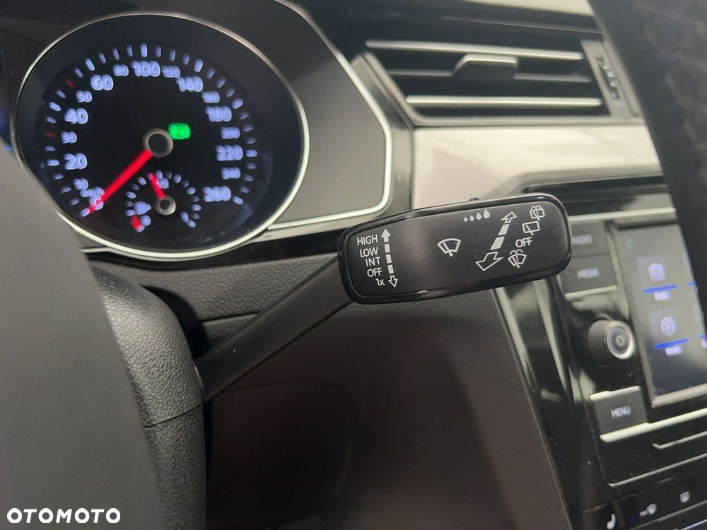 Volkswagen Passat - 23