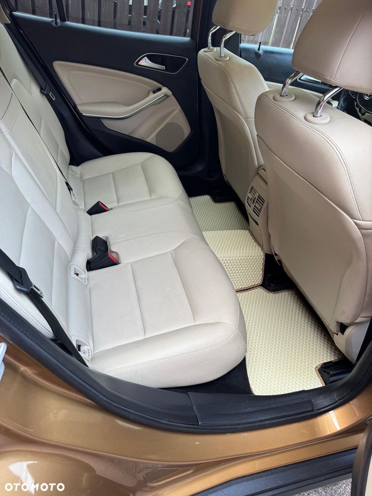 Mercedes-Benz GLA 250 4-Matic Urban - 9