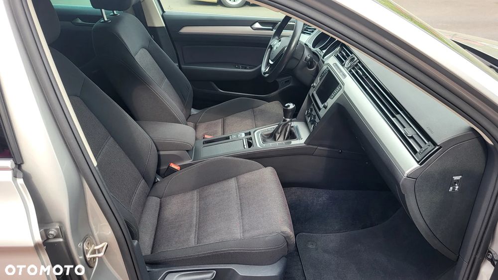 Volkswagen Passat 1.8 TSI BMT Comfortline - 22