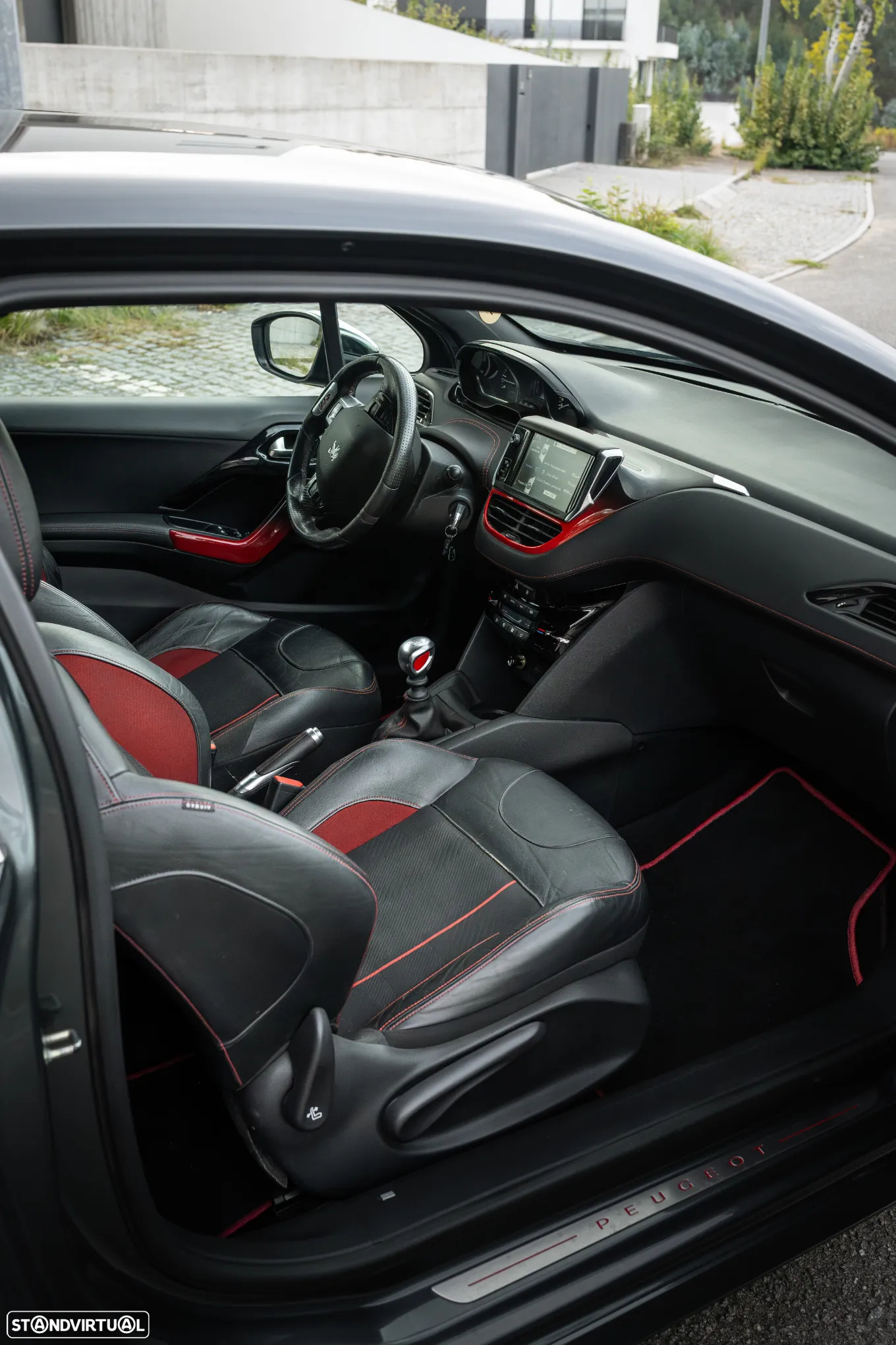 Peugeot 208 1.6 e-THP GTi - 12
