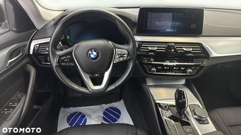 BMW Seria 5 530i xDrive mHEV - 14