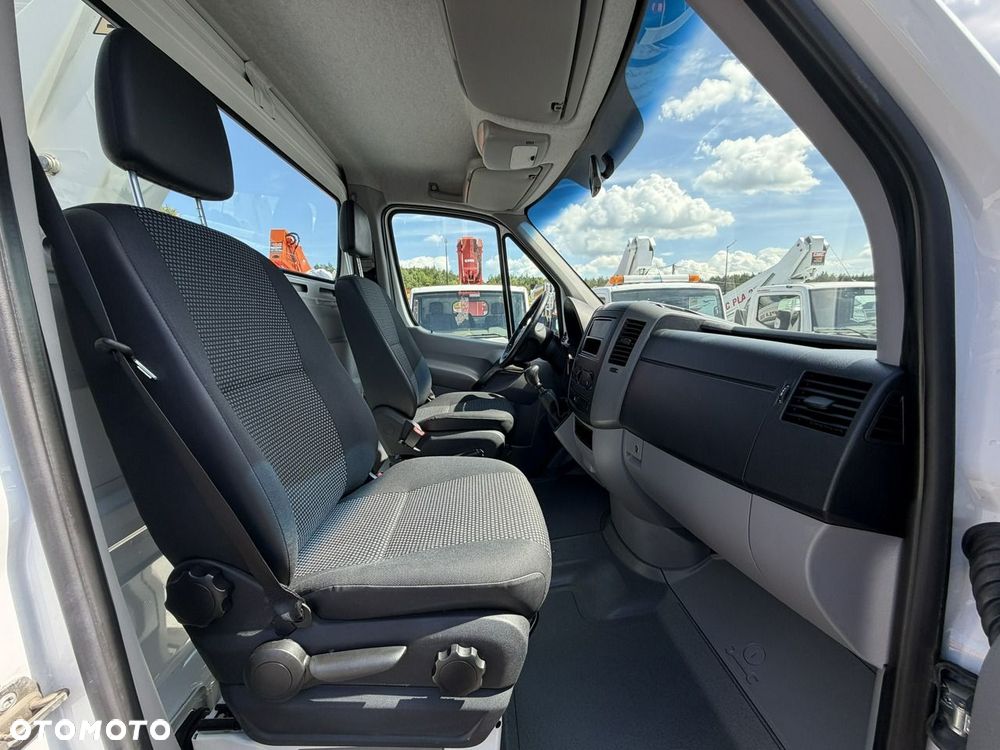 Mercedes-Benz Sprinter - 25
