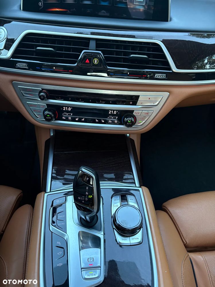 BMW Seria 7 740Li - 18