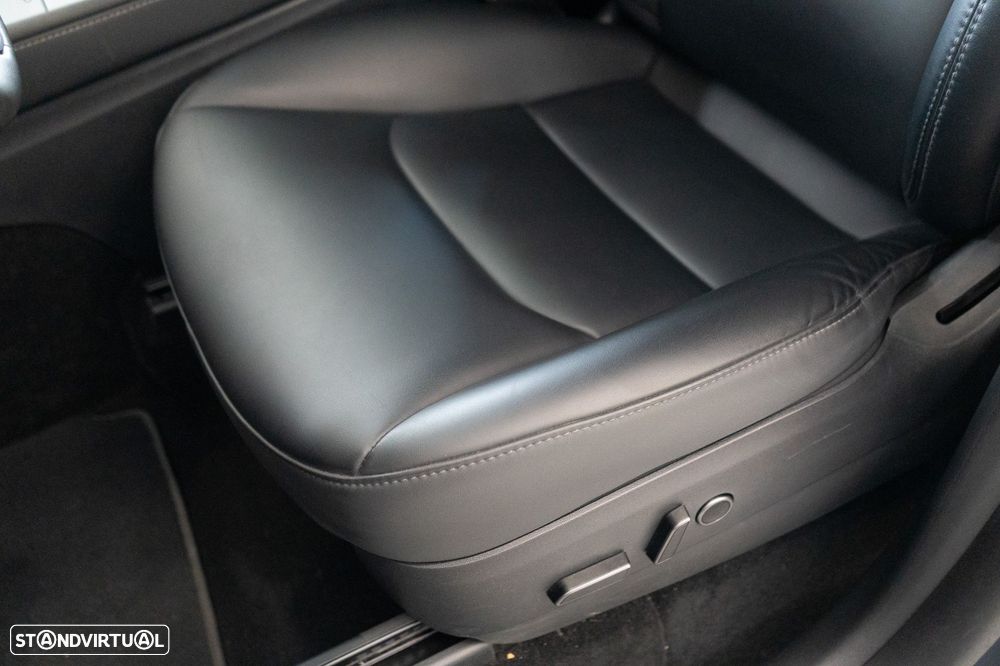Tesla Model Y Standard RWD - 6