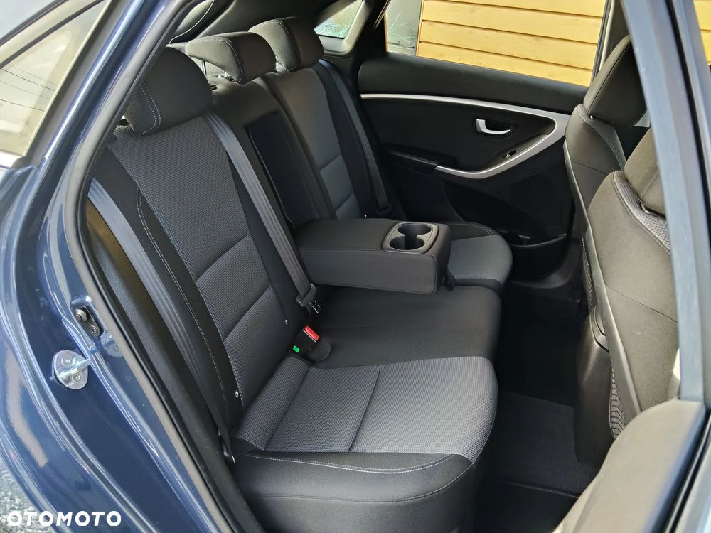 Hyundai i30 blue 1.6 CRDi Premium - 26