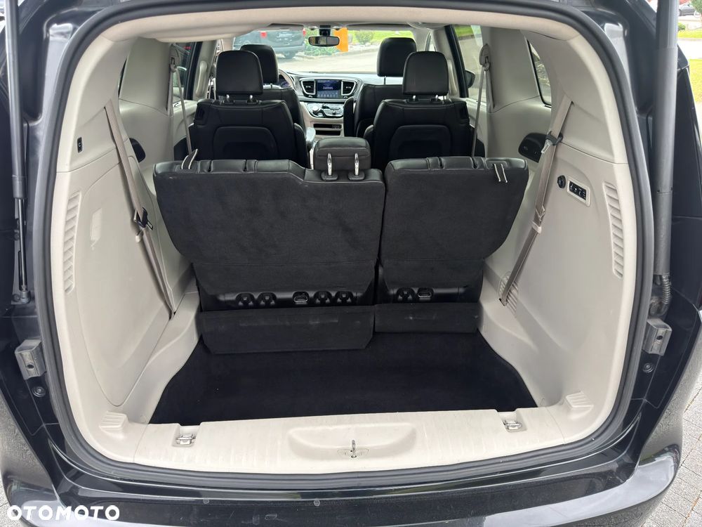 Chrysler Pacifica - 11