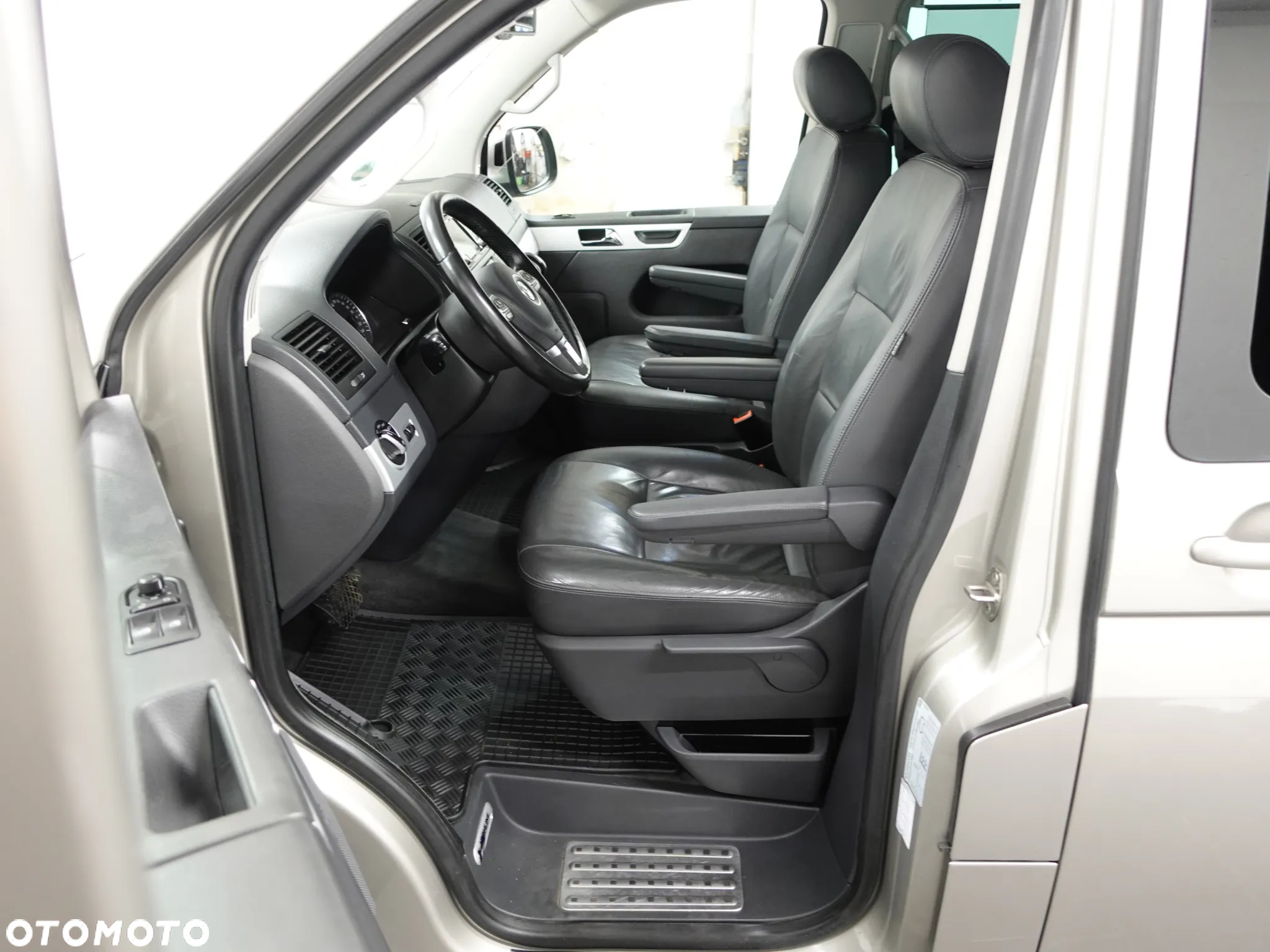 Volkswagen Multivan - 22