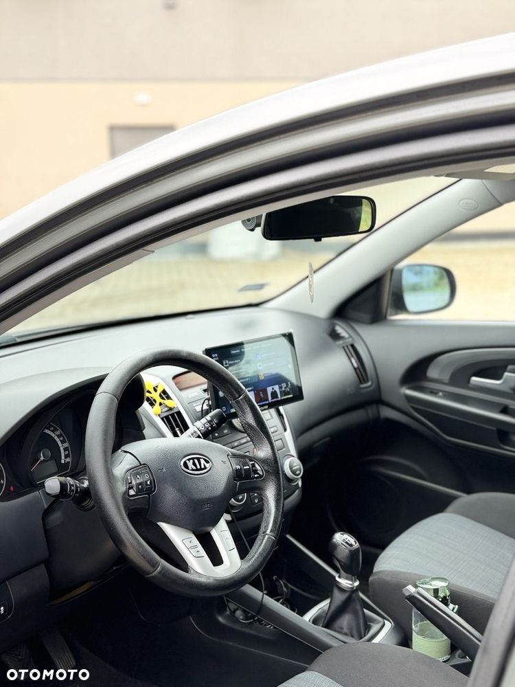 Kia Ceed - 8