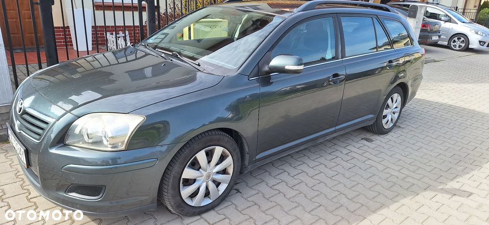 Toyota Avensis - 1