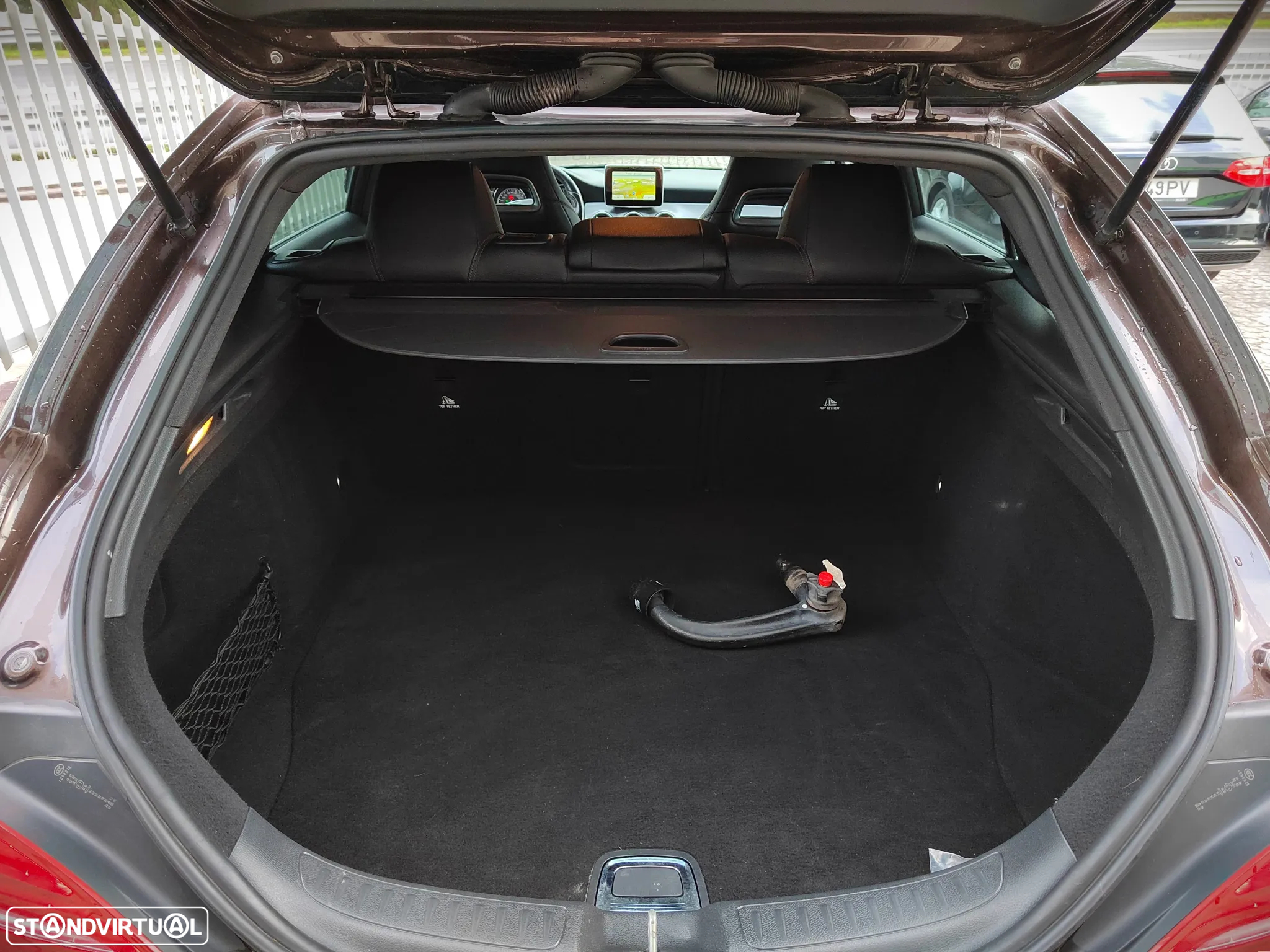 Mercedes-Benz CLA 200 d Shooting Brake AMG Line - 17