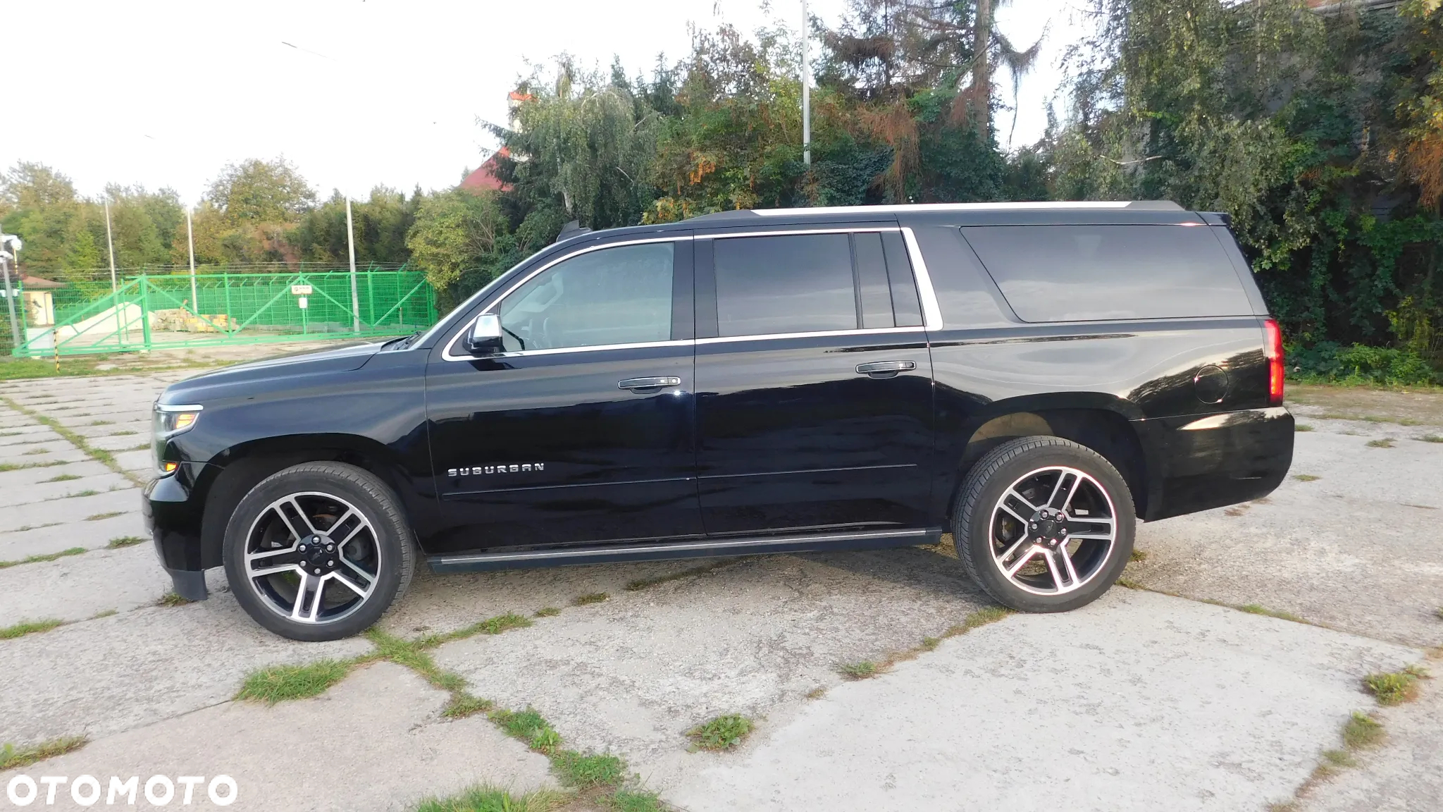 Chevrolet Suburban - 29