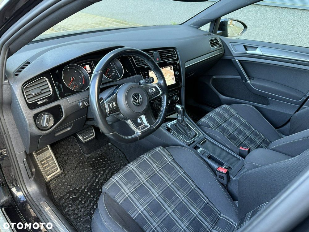 Volkswagen Golf Variant - 11