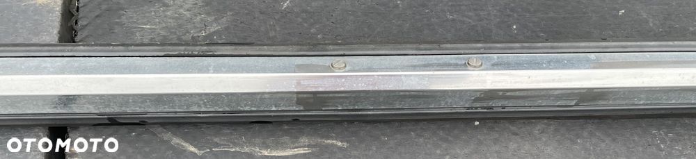 P8 GMC YUKON XL DENALI IV 2015 -  RELINGI LISTWA DACHOWA PRAWA 84314710 - 3