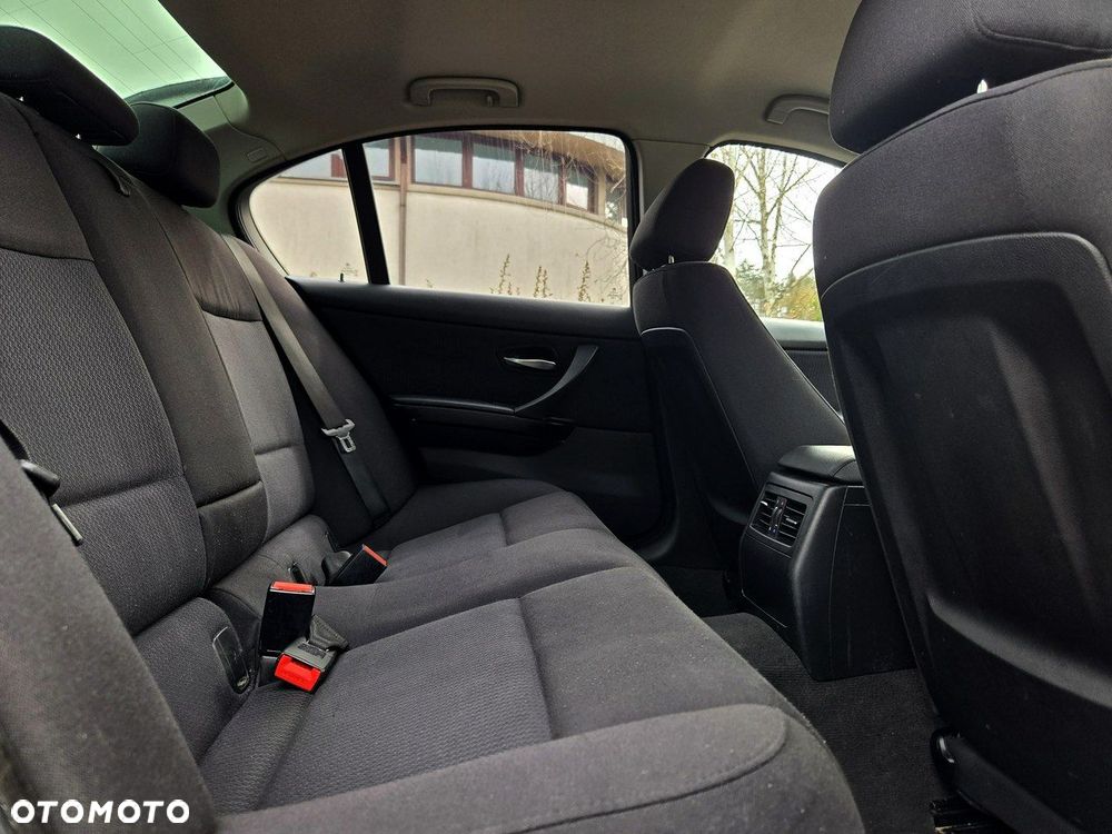 BMW Seria 3 318d - 11