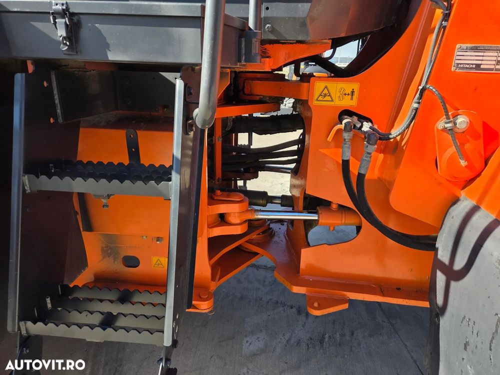 Hitachi ZW250, 10.400h, cupa 4mc LAMA NOUA, Anvelope MICHELIN profil L5, Gresare automata, consum mediu 17l/h, motor 251CP, Aer cond climatronic, computer de bord cu trransmitere date in limba romana, Camera luat vederi spate, STARE BUNA-PROMOTIE 76900Eur+tv - 39