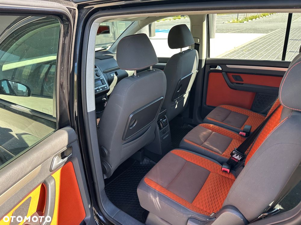 Volkswagen Touran 1.4 TSI Cross - 12