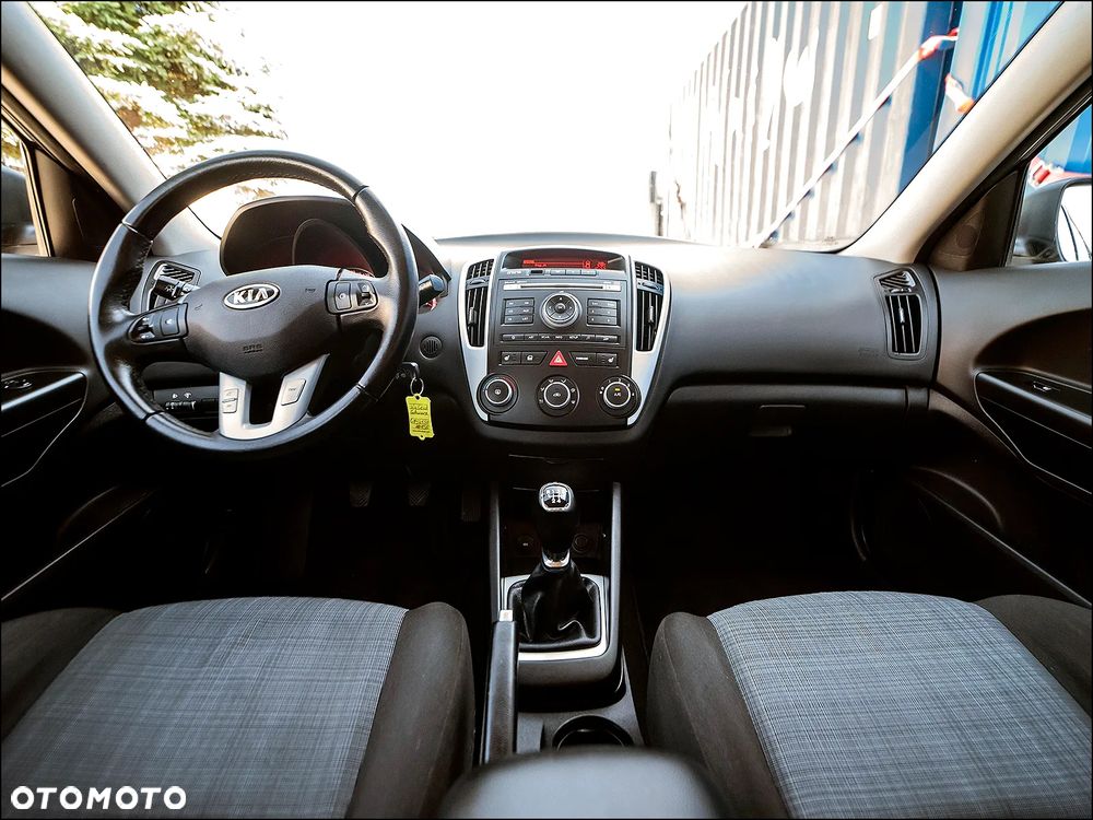 Kia Ceed - 13
