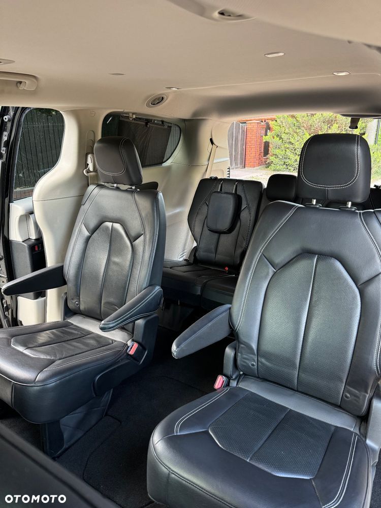 Chrysler Pacifica - 12