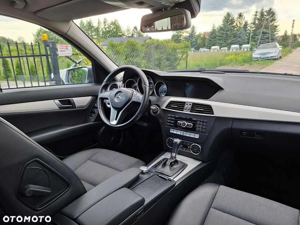 Mercedes-Benz Klasa C 180 CGI Automatik BlueEFFICIENCY Avantgarde - 24