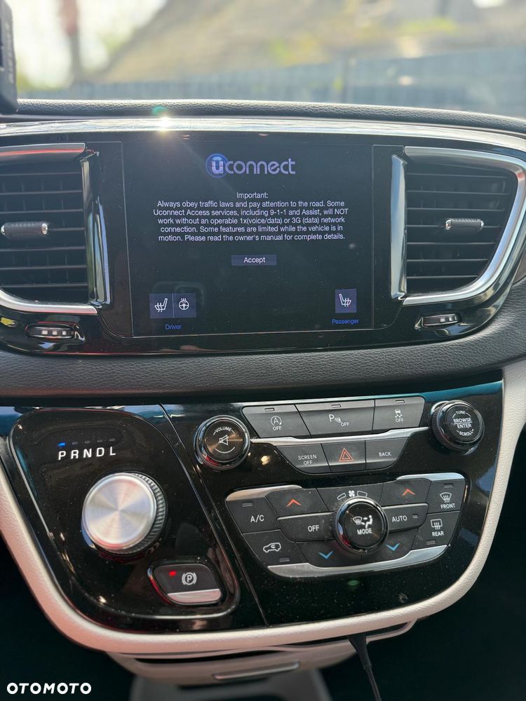 Chrysler Pacifica - 24