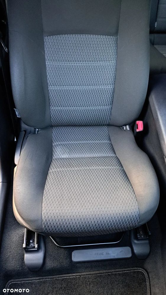 Toyota Avensis 1.8 Premium - 35