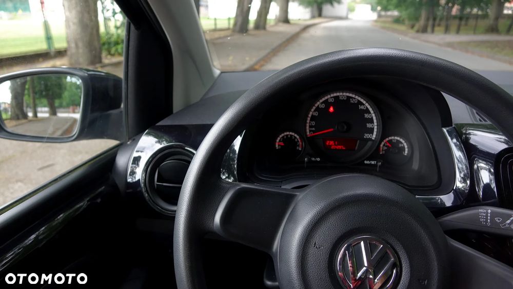 Volkswagen up! move - 12