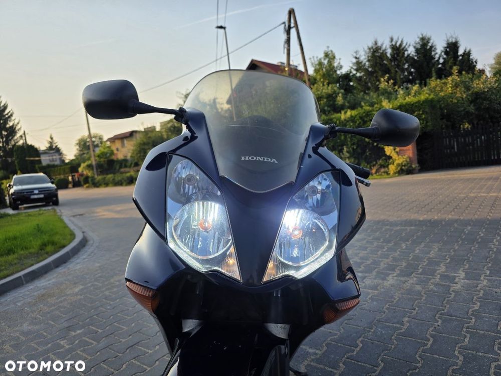 Honda VFR - 12