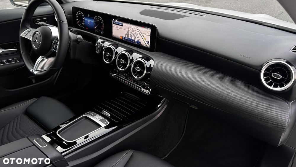 Mercedes-Benz CLA 200 7G-DCT - 22