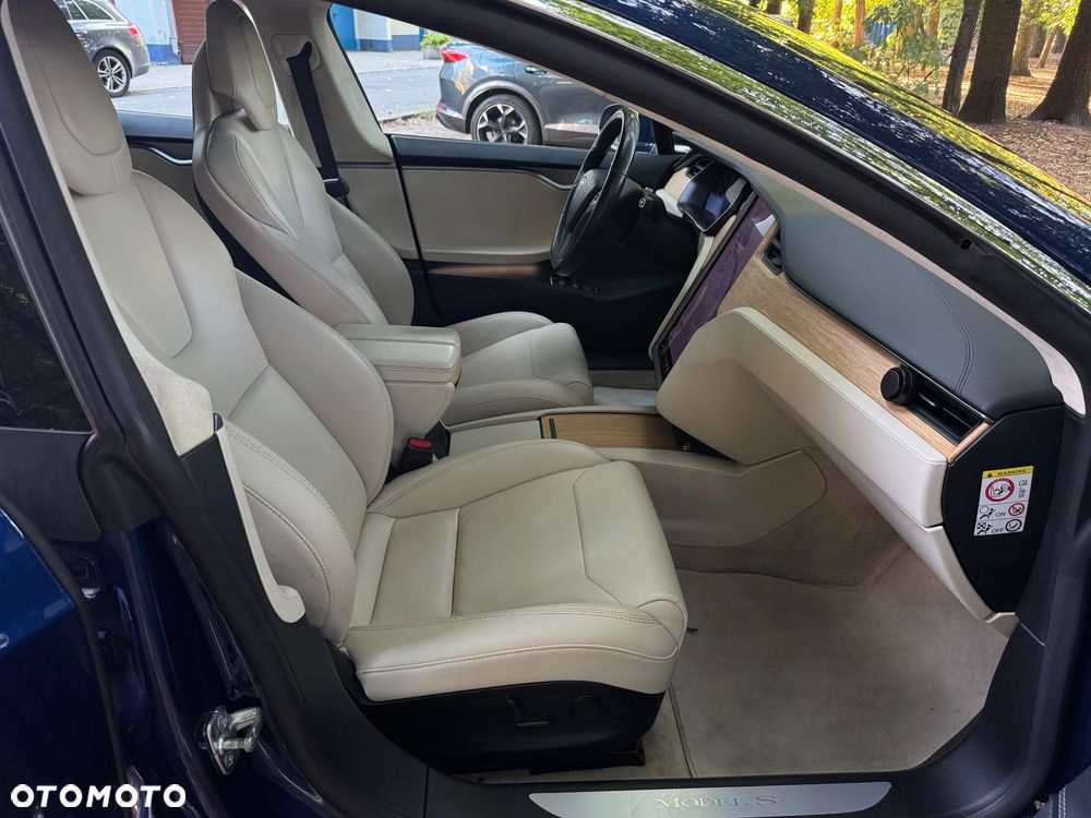 Tesla Model S - 9