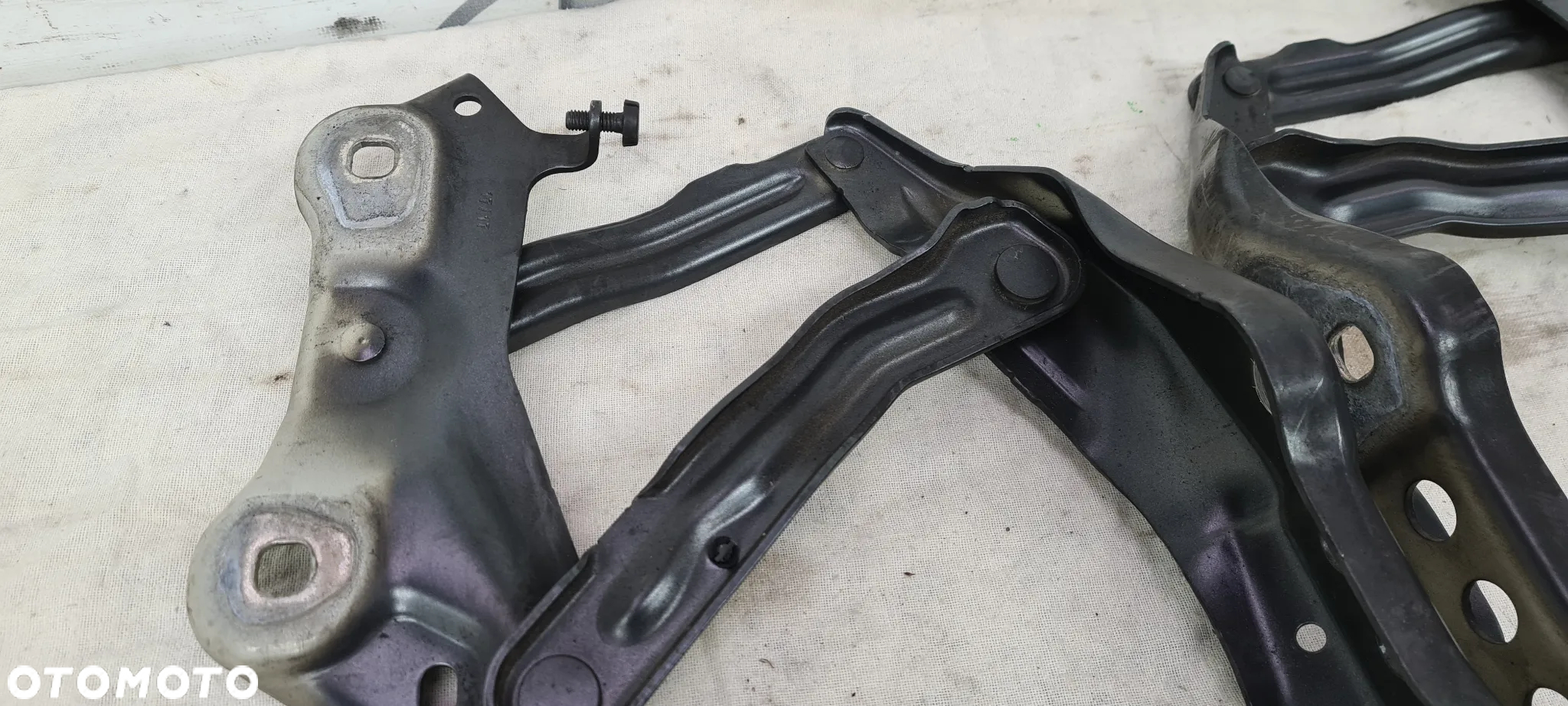 SKODA KODIAQ ZAWIASY MASKI LEWY PRAWY 565823301 565823302 - 8