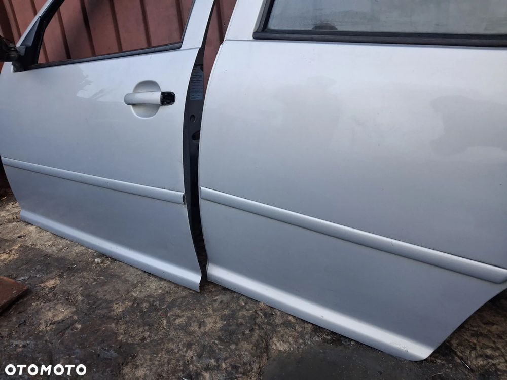 Volkswagen Golf 4 IV HB Drzwi lewe LB7Z srebrne przód przednie kierowcy tył tył Generation szeroka listwa - 5