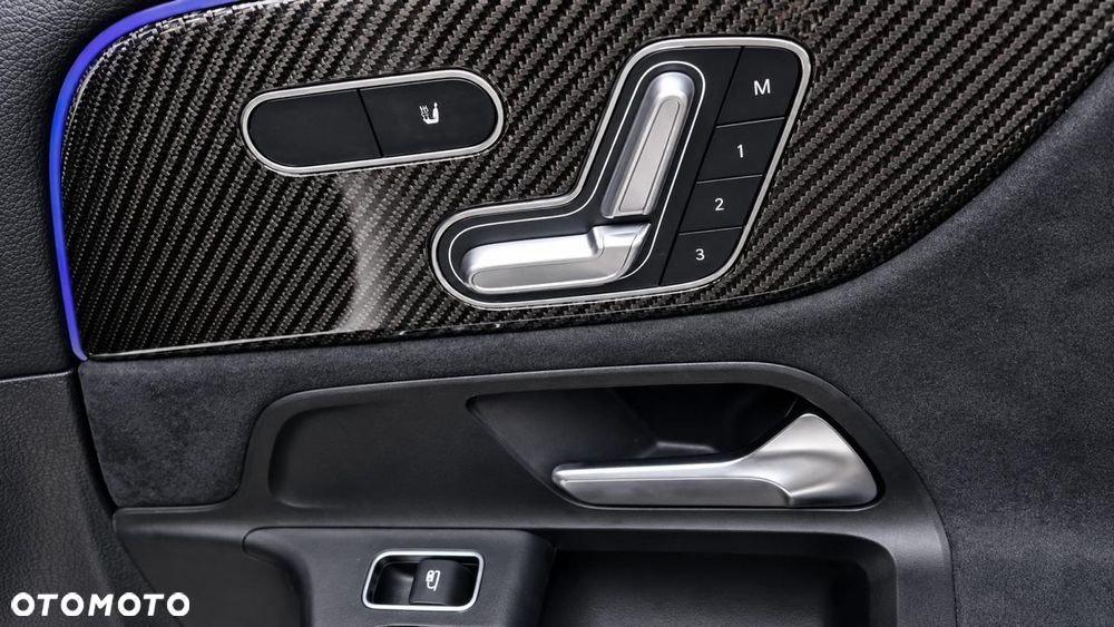 Mercedes-Benz GLA 250 4Matic 8G-DCT - 16