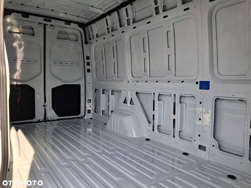Mercedes-Benz Sprinter - 12