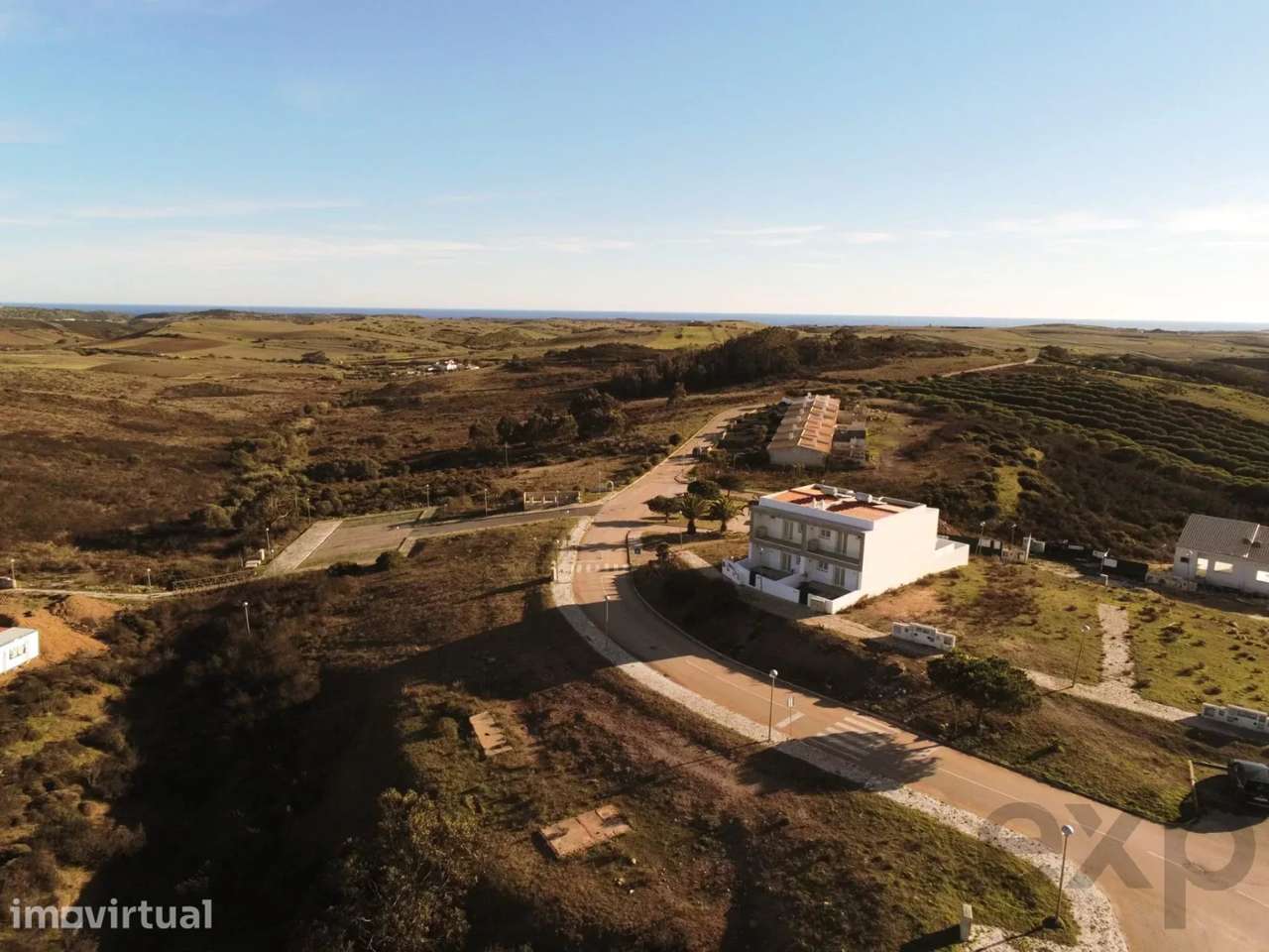 Terreno Urbano com Vista Mar: 6 Moradias / Apartamentos / Casa Unifami - Grande imagem: 4/9