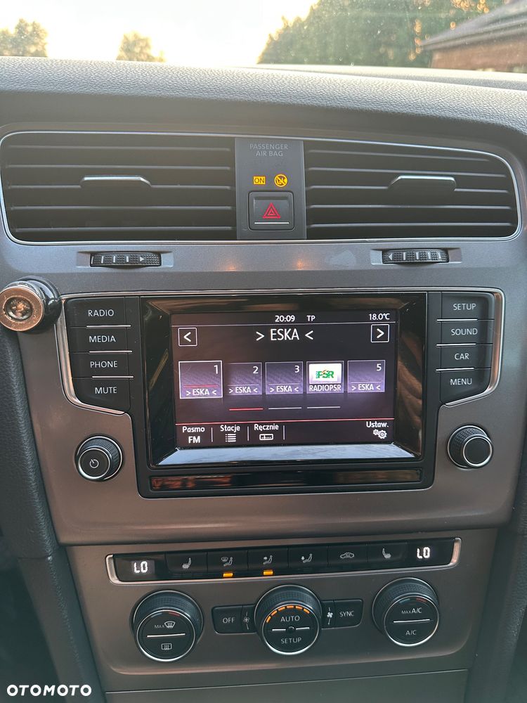 Volkswagen Golf - 37