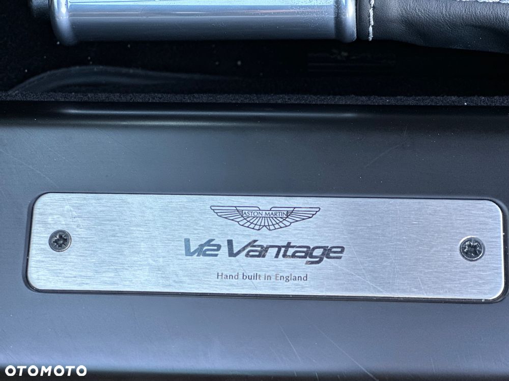 Aston Martin V12 Vantage Standard - 32