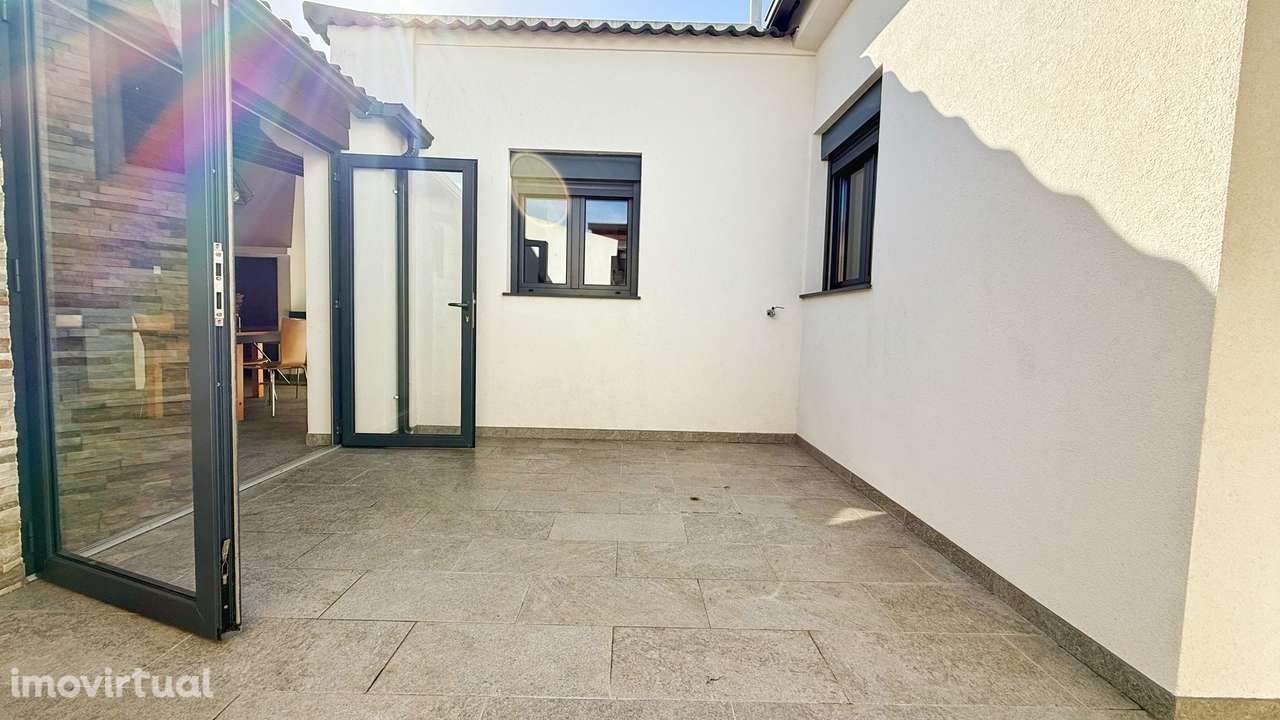 Moradia IsoladaT1+1 Totalmente Remodelada -Charneca da Caparica - Grande imagem: 4/39