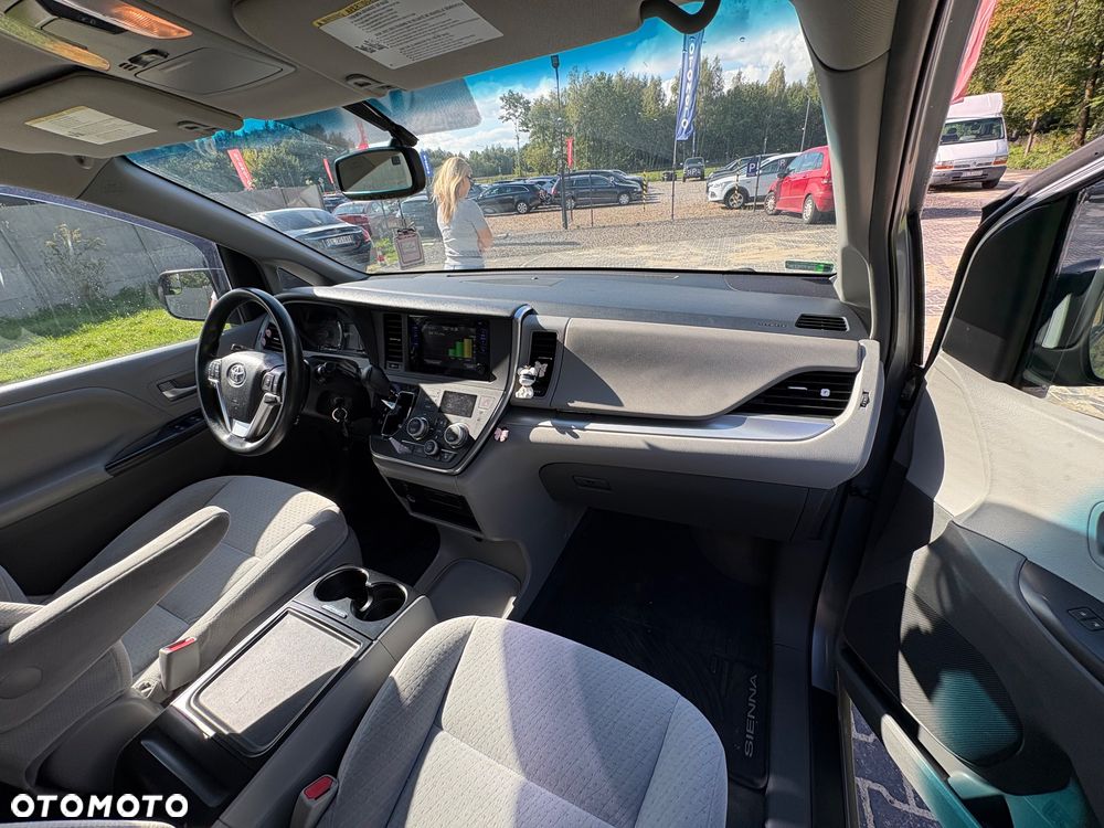Toyota Sienna 3.5 V6 SE - 28