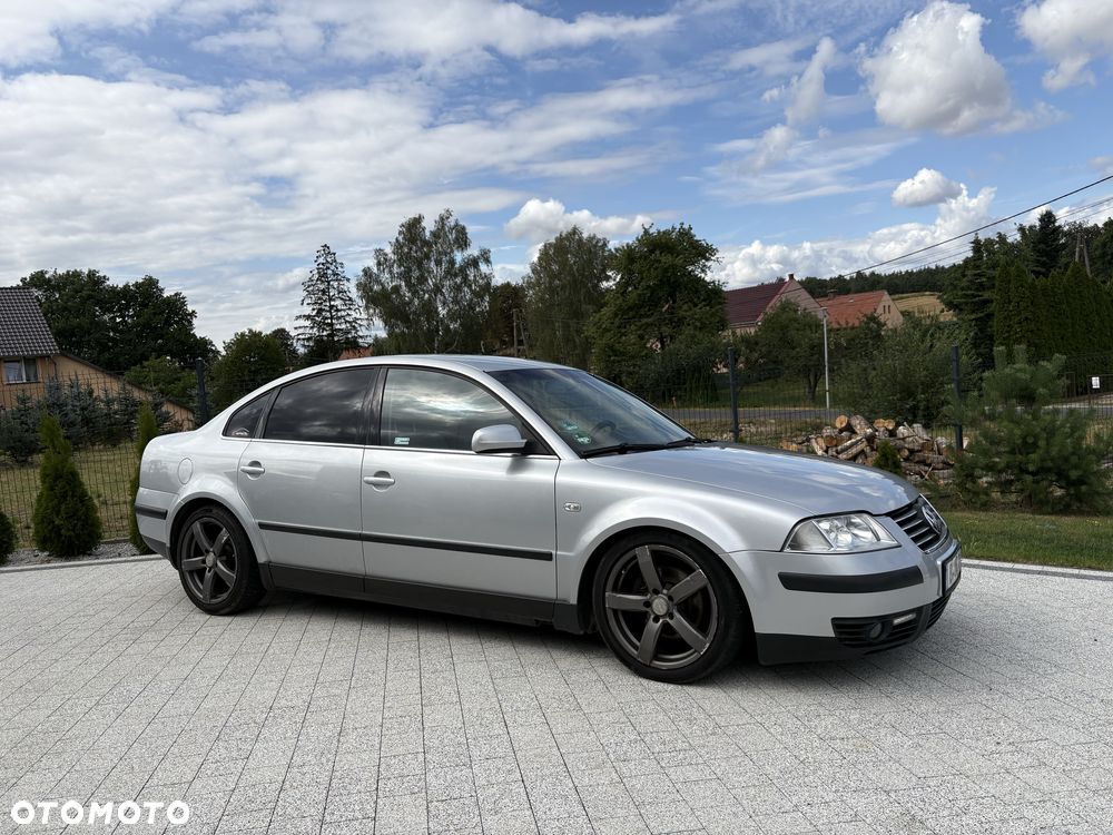 Volkswagen Passat - 1
