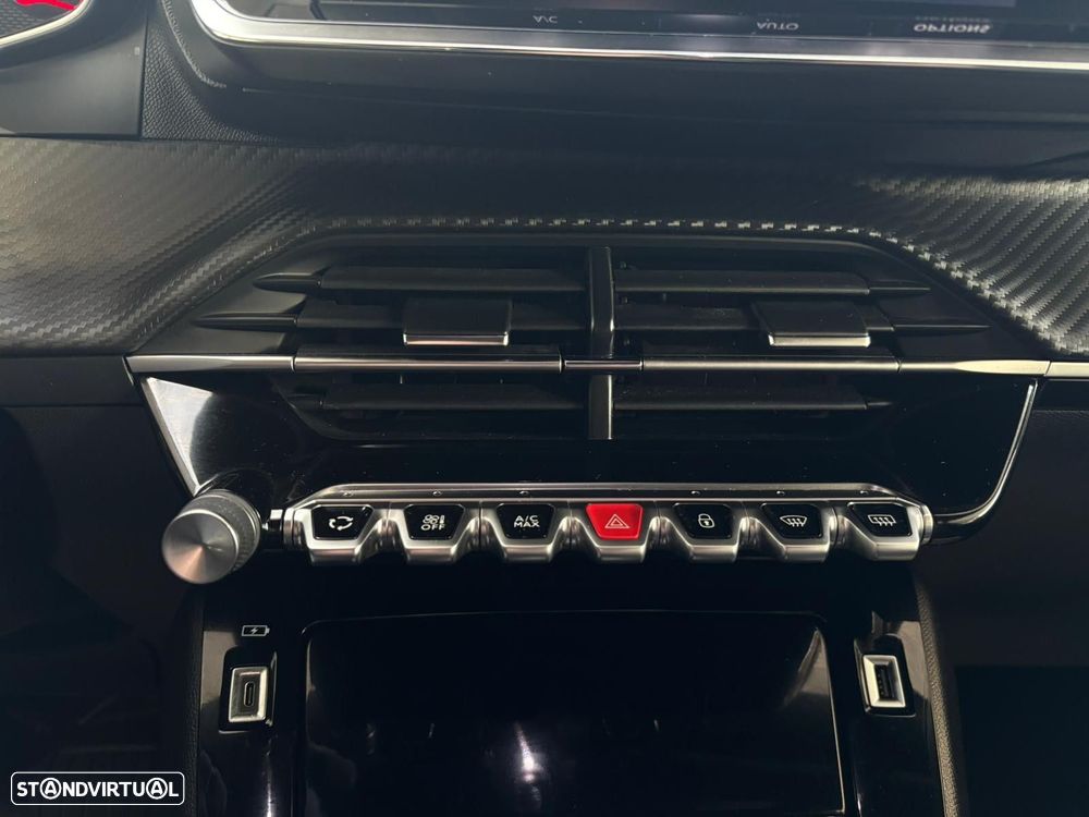 Peugeot 2008 1.2 PureTech Allure EAT8 - 27