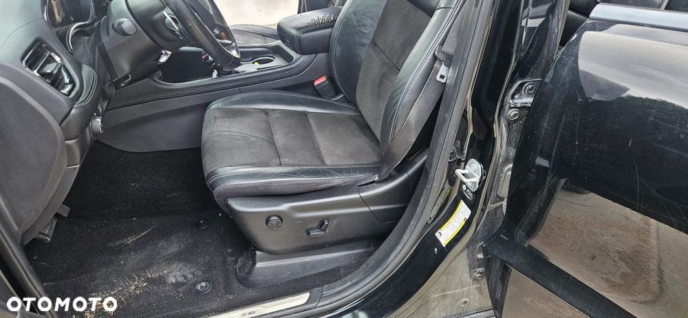 Dodge Durango III LIFT 2021- Fotel Fotele kanapa 2 rząd 3 rząd Tapicerka Boczki drzwi podłoga środek kolor czarny SKÓRA WELUR ZAMSZ 7 OSÓB grzane fotele - 2