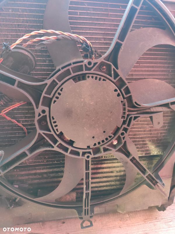 BMW X5 E70 3.0D M57 AUTOMAT PAS PRZEDNI WZMOCNIENIE CHŁODNICE WENTYLATOR - 13