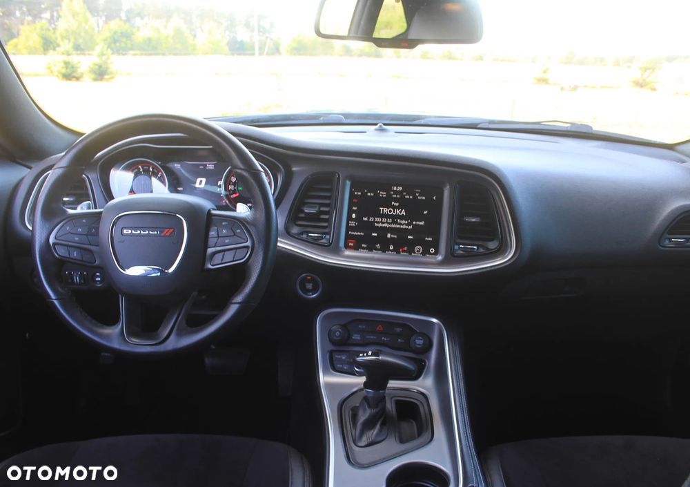 Dodge Challenger 6.4 Scat Pack - 11
