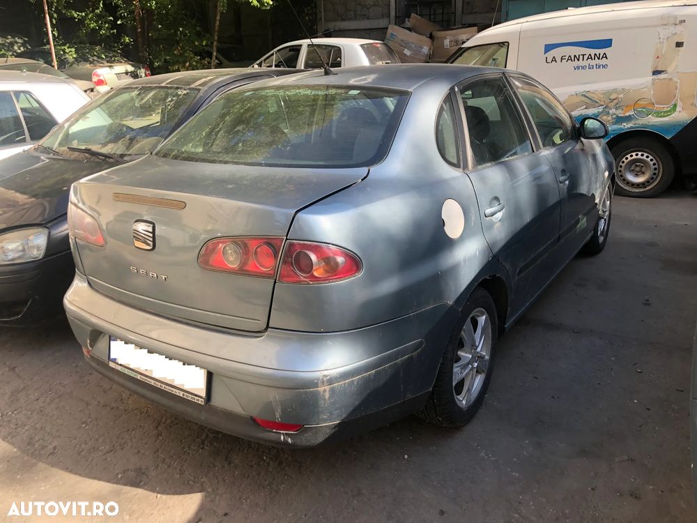Dezmembrez Seat Cordoba 1,4 benzina 2005 gri inchis - 6